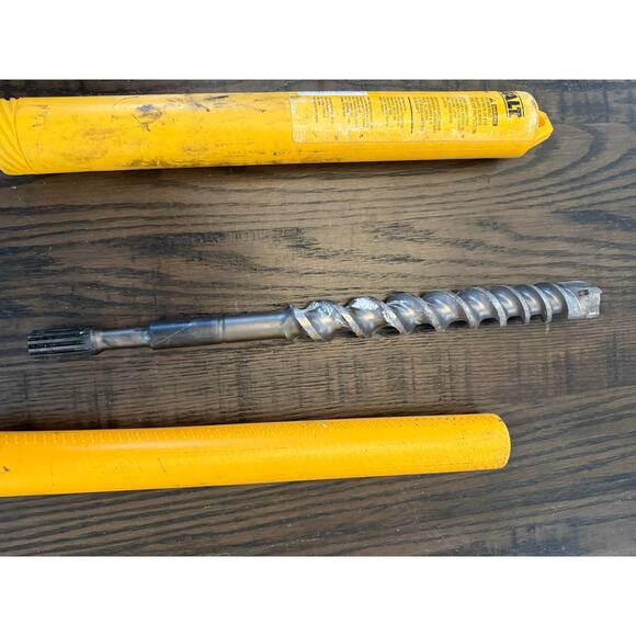 DEWALT DW5760 1-1/4” x11” x16” 4-Cutter Spline Shank Rotary Hammer Bit - Picture 8 of 10